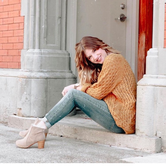 Mustard H&M Sweater - Picture 2 of 2